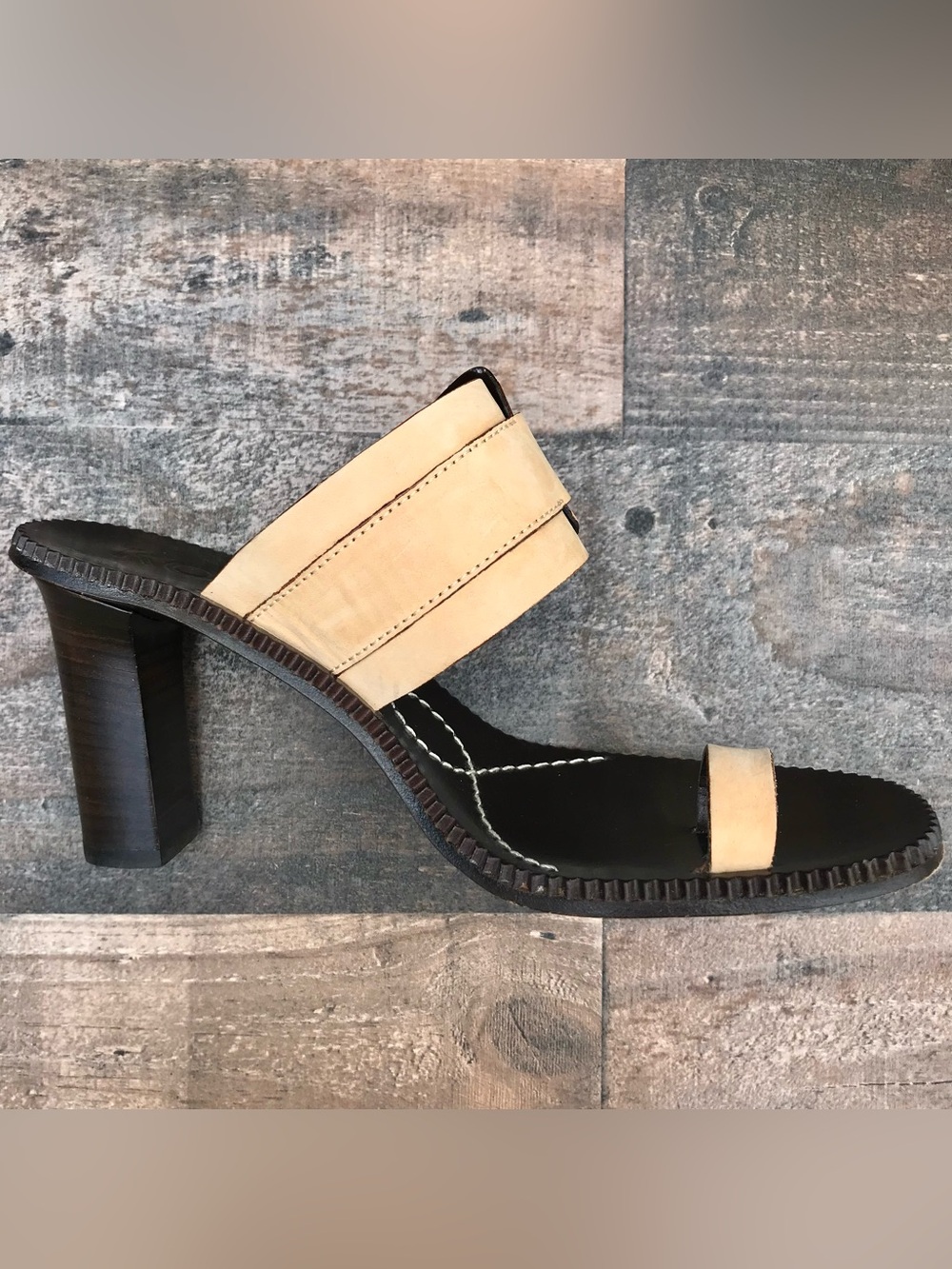 MICHAEL KORS 7 Suede Buckle Toe Loop Stacked Heel Embossed Leather Mule Sandals - Picture 5 of 16